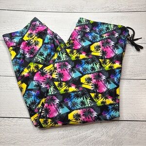Tropical Geometric Palm‎ Tree Print Capri Joggers